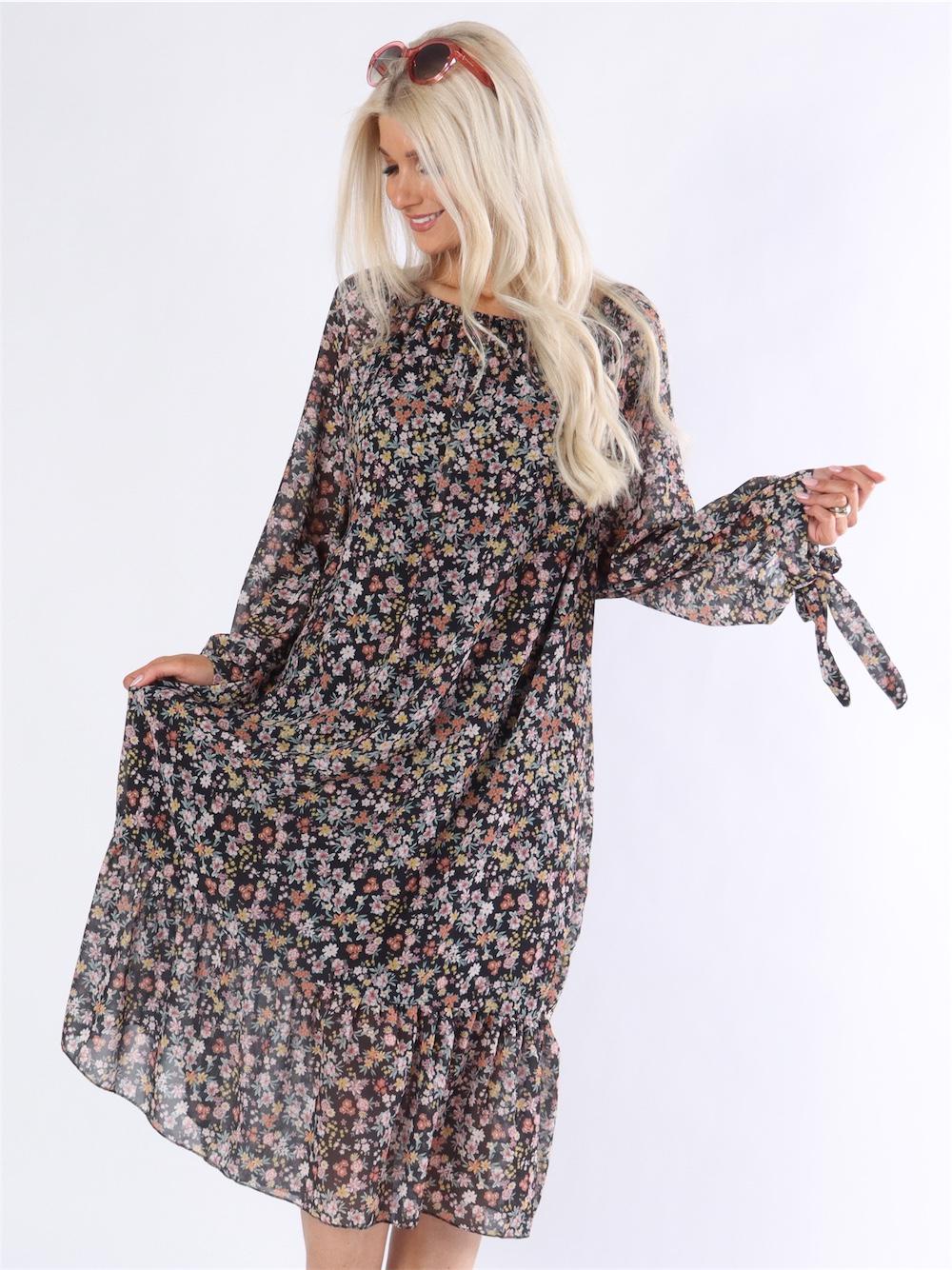 Gigi - Lång klänning med blommönster i chiffong